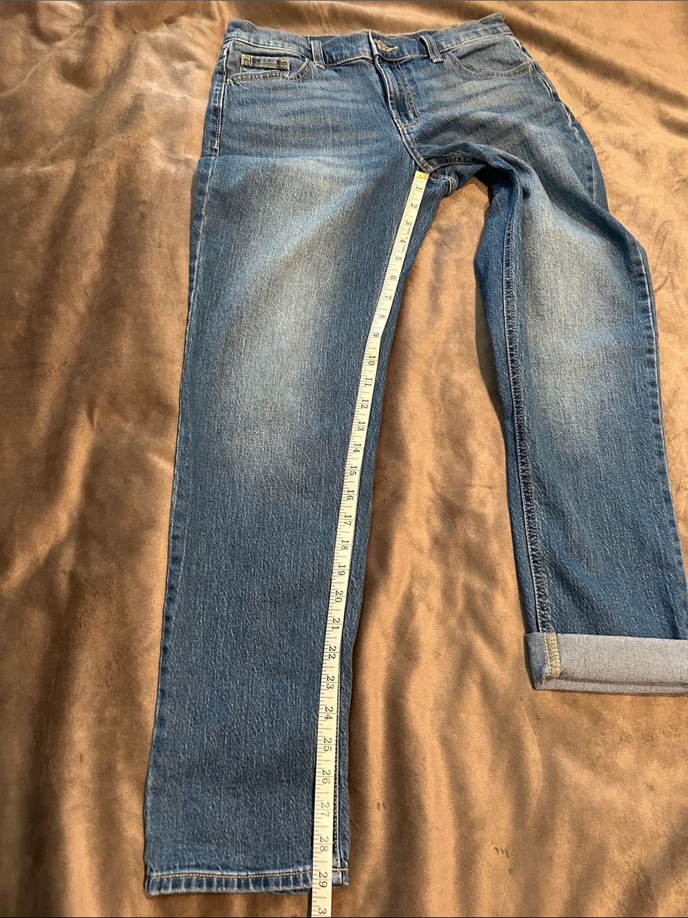 Old Navy Woman’s Mid-Rise Wow Boyfriend Straight Jeans - Medium Wash - Picture 12 of 12